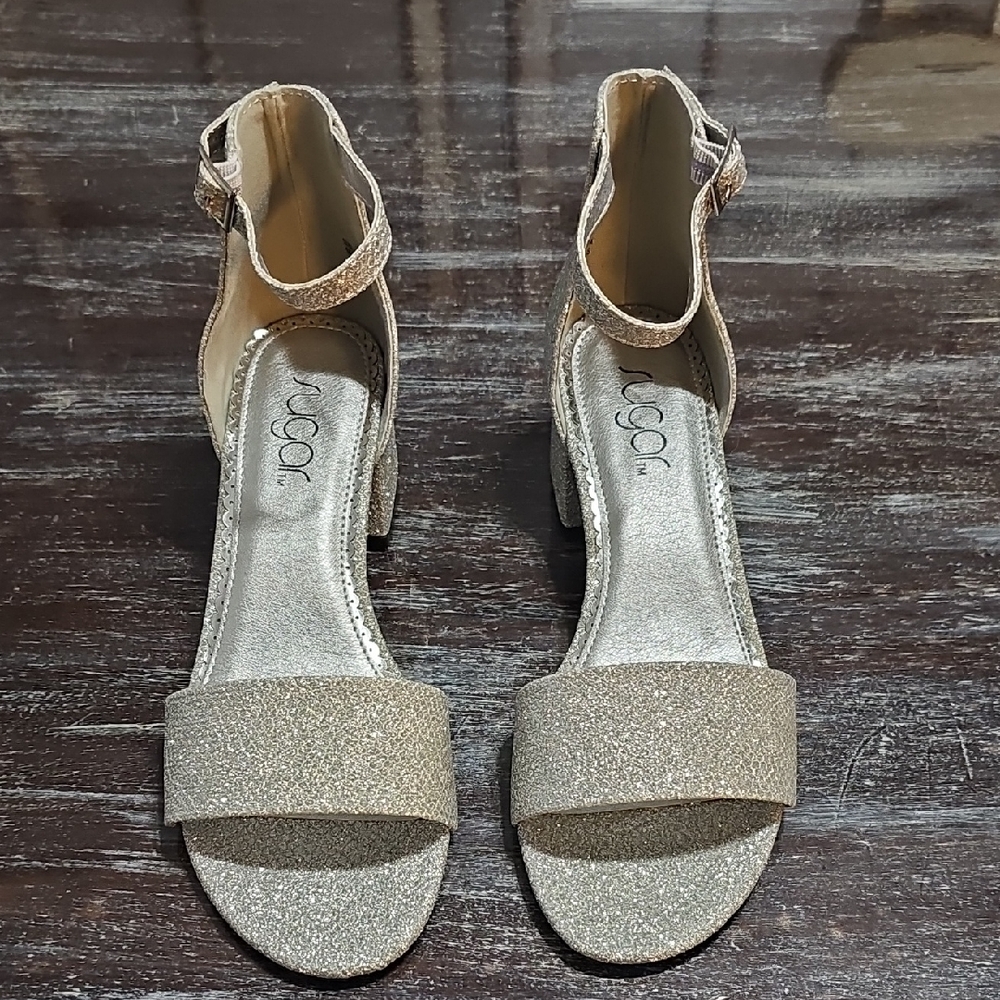Women's Glitter Shoe with Buckle Size 7 M Fancy Padded  Footbed, Rubber Bottom
